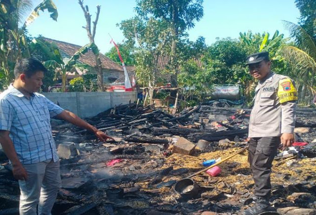 Arus Pendek Listrik, Sebuah Rumah di Gubug Terbakar