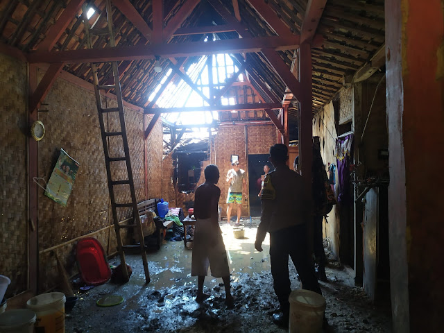 Lupa Matikan Kompor, Sebuah Rumah di Pulokulon Terbakar